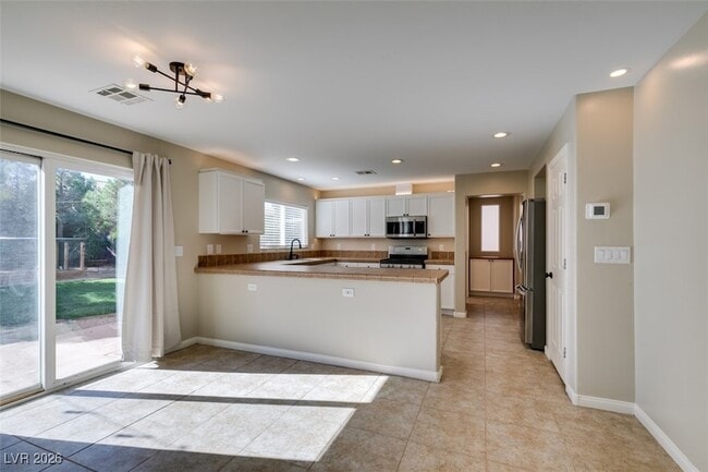 Building Photo - 25 Precipice Ct