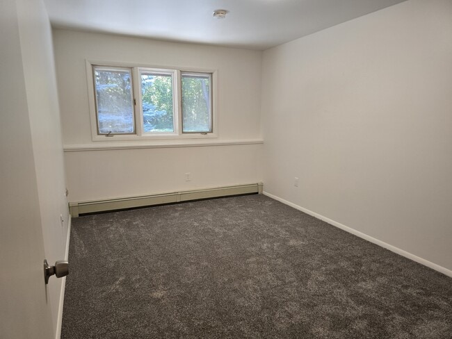 Building Photo - 708 S 16th Ave
