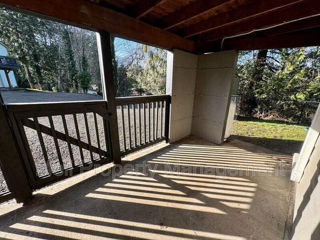 Building Photo - 490 SE Alpine Ave