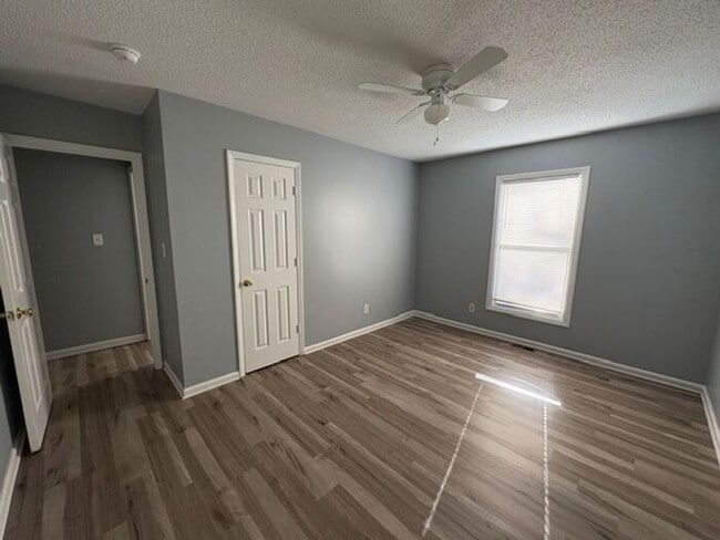 Building Photo - Recently Updated 3 Bedroom 1 Bath Home in ...