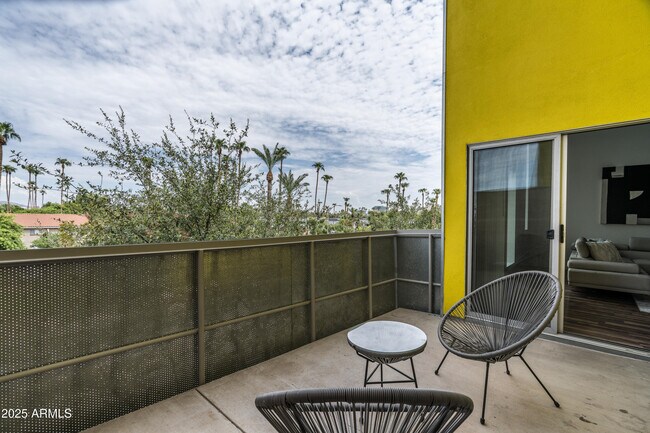 Building Photo - 1111 W University Dr