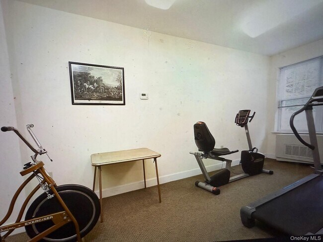 Building Photo - 110 Sutton Dr