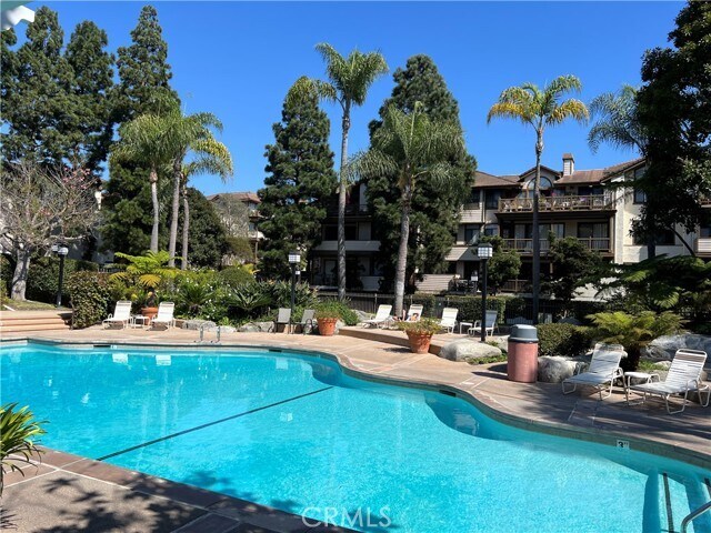 Building Photo - 2615 Plaza del Amo