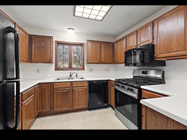 Building Photo - 1394 E Armour Rd