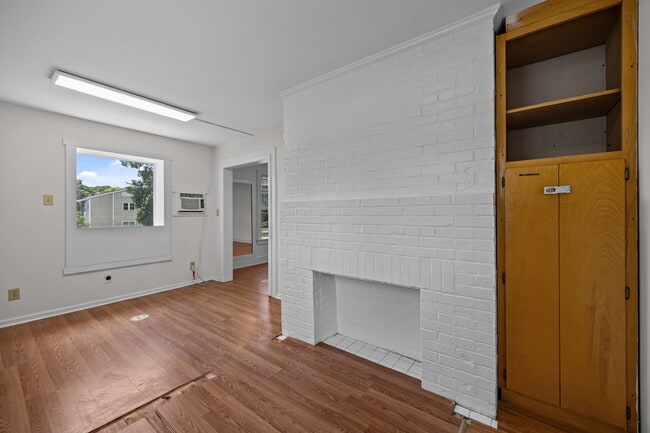 Building Photo - 806 Gorman St