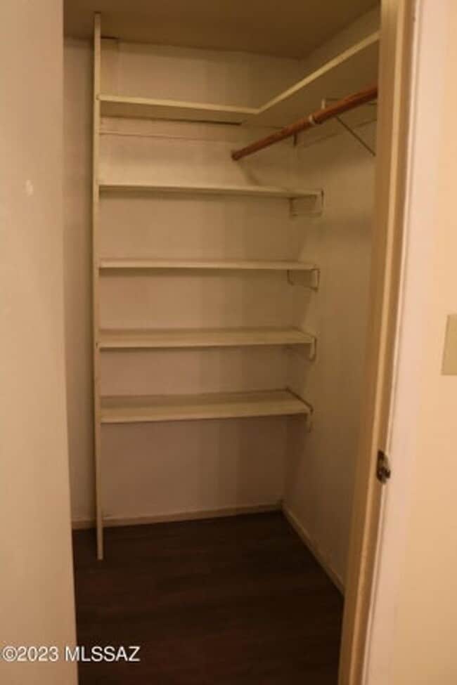 Building Photo - Super Northwest Location! Lovely spacious 3 bedroom, 2 bath home with large back yard