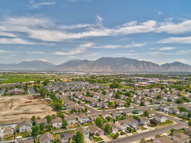 Building Photo - 1153 W 400 S
