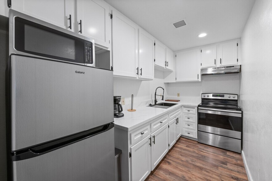 Building Photo - 510 N Villa Ct