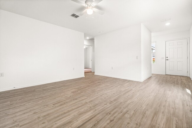 Building Photo - 10119 Ana Hts