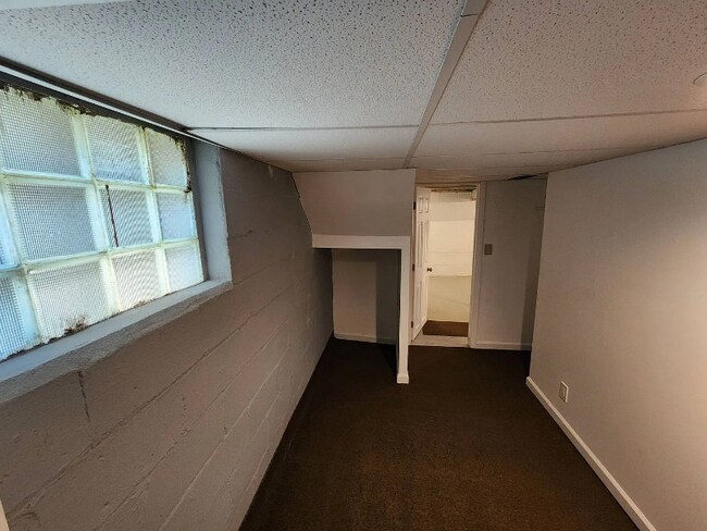 Building Photo - 5161 Greenhurst Dr