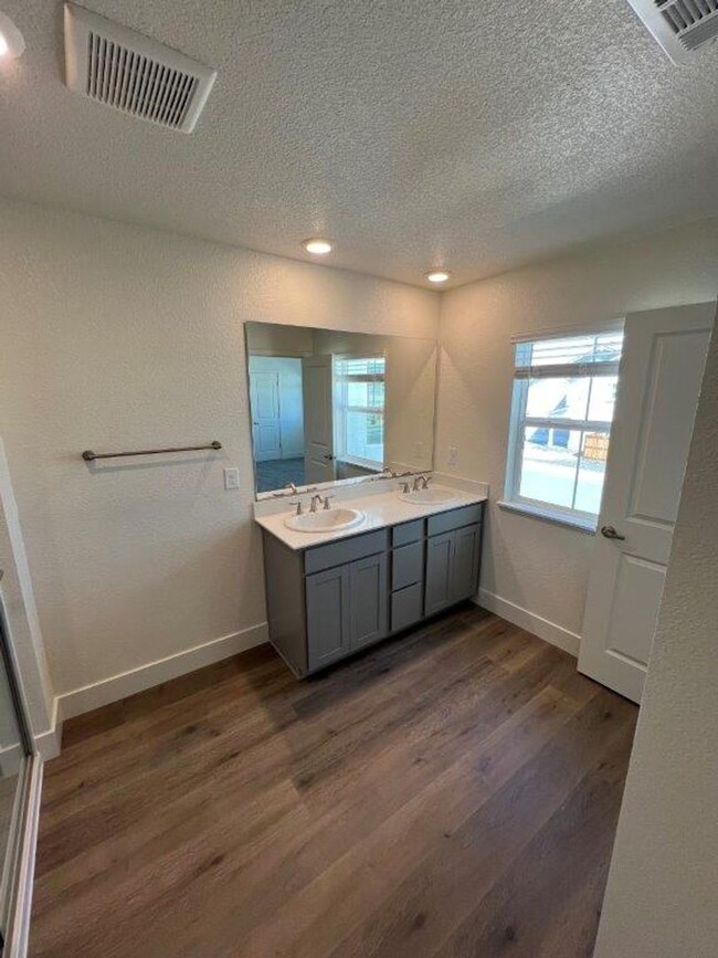 Building Photo - Brand New Three Bedroom Spanish Springs...