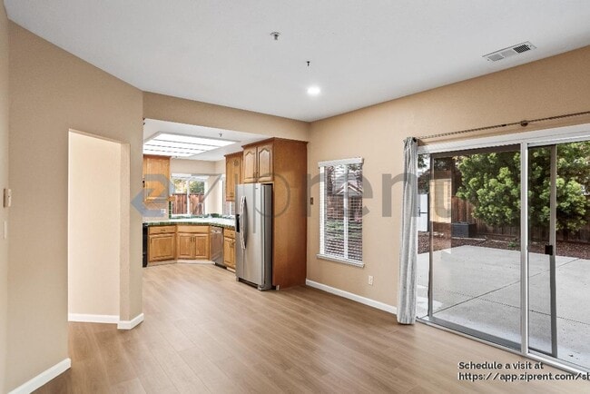 Building Photo - 3082 Rodeo Ln