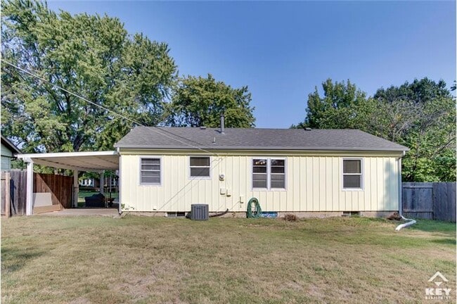 Building Photo - 953 S Doreen St