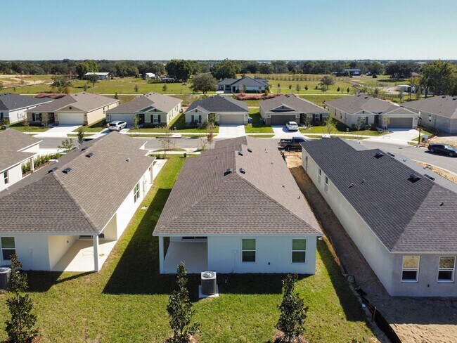 Building Photo - Modern Comfort Meets Convenience