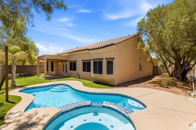 Building Photo - Beautiful Remodeled Single-Story Home W/ Pool in Southern Highlands