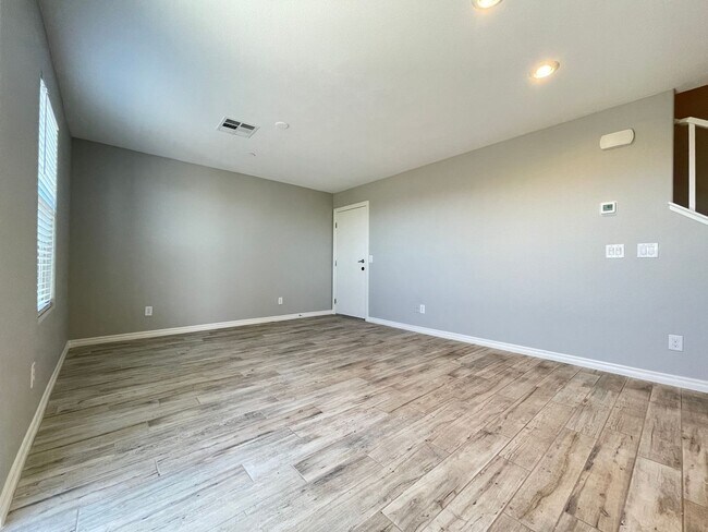 Building Photo - Beautiful Gated Henderson Home | 3 Bed/ 2.5 Bath