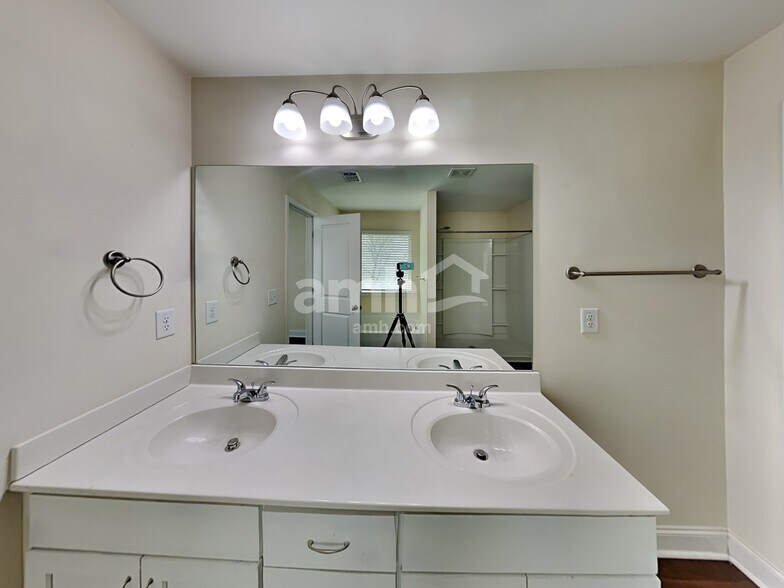 Building Photo - 2465 Beal St