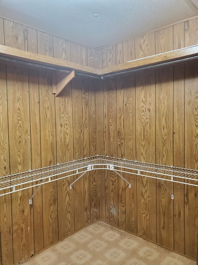 Building Photo - 2 Bedroom, 2 Bath house
