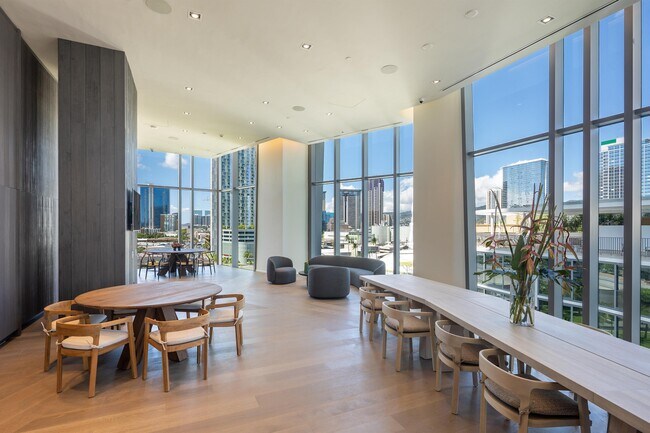 Building Photo - 1000 auahi St
