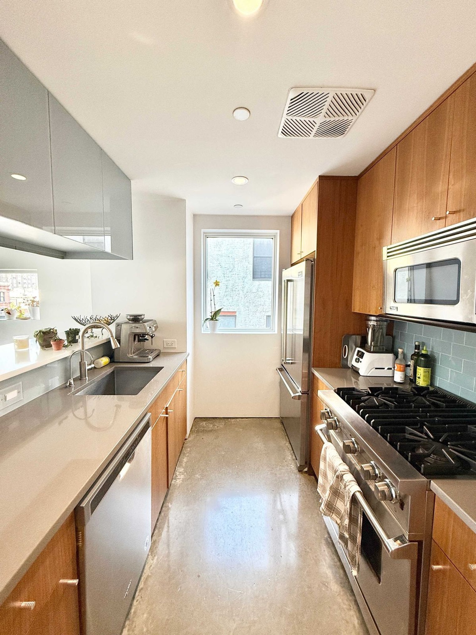 Building Photo - 263 Bowery-SI ID1503013P