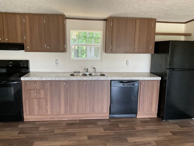 Building Photo - Cute Doublewide Home For Rent In West Lincoln County