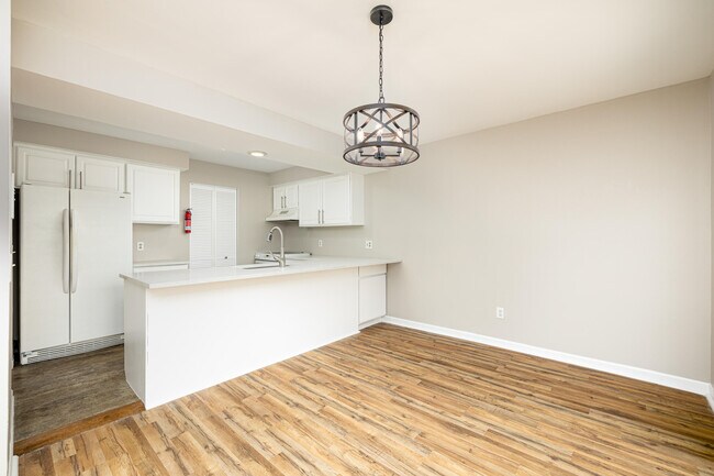Building Photo - 893 Cliffs Dr