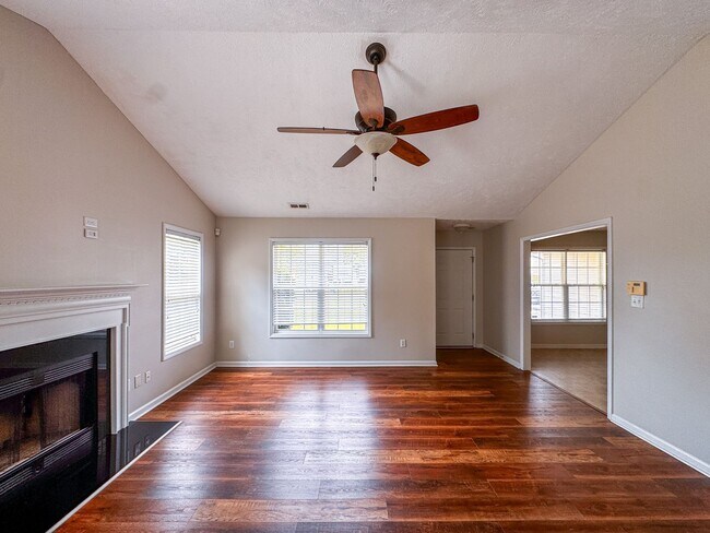 Building Photo - Lovely 3 Bed 2 Bath Plus Bonus Room Home in Raeford