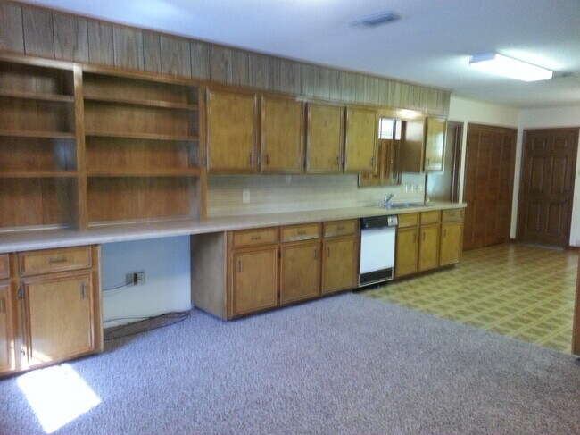 Building Photo - 128 Debra Ln