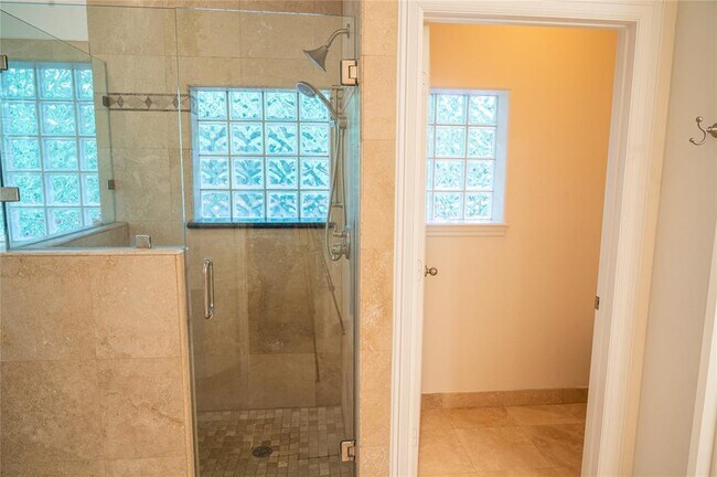 Building Photo - 2626 Blue Lake Dr