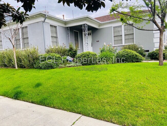 Building Photo - 10749 Wellworth Ave