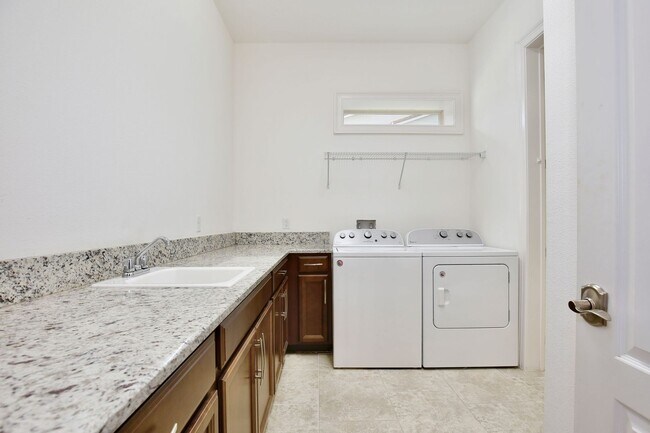 Building Photo - 10822 Mobberley Cir