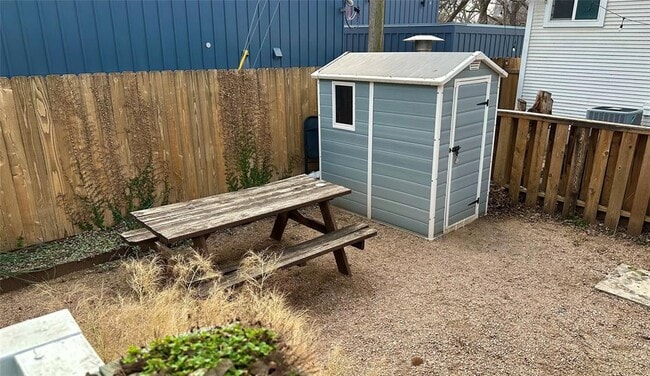 Building Photo - 66 1/2 Navasota St