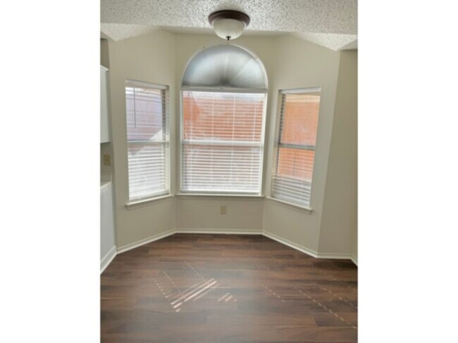 Building Photo - 1506 Shalain Dr
