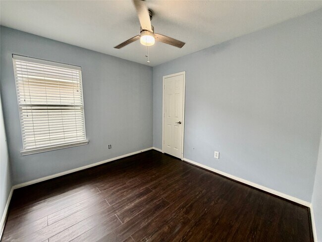 Building Photo - 21655 Falvel Sunset Ct