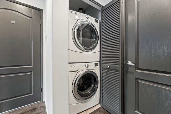 Building Photo - 4060 Glencoe Ave