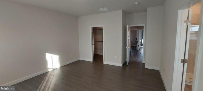 Building Photo - 5970 Fallfish Ct