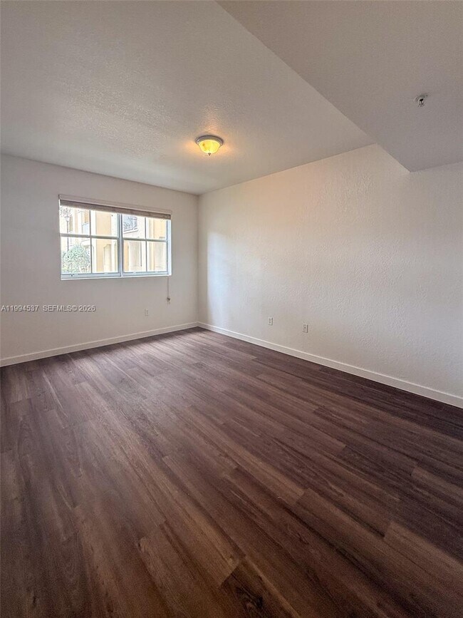 Building Photo - 8899 NW 107 Ct