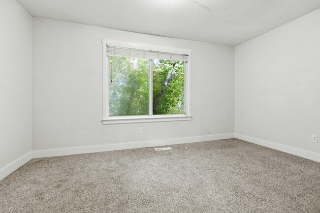 Building Photo - 1488 S 400 E