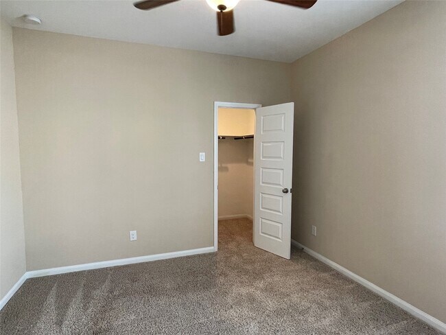 Building Photo - 10418 Quiet Courtyard Rd