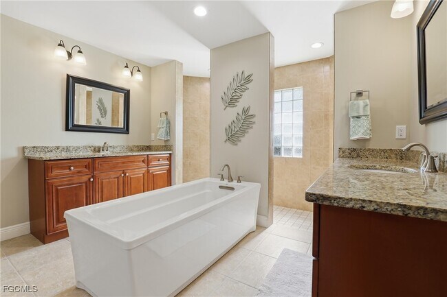 Building Photo - 1723 SW 31st Ln