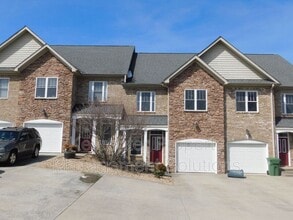Building Photo - 42 Enchanted View Cir