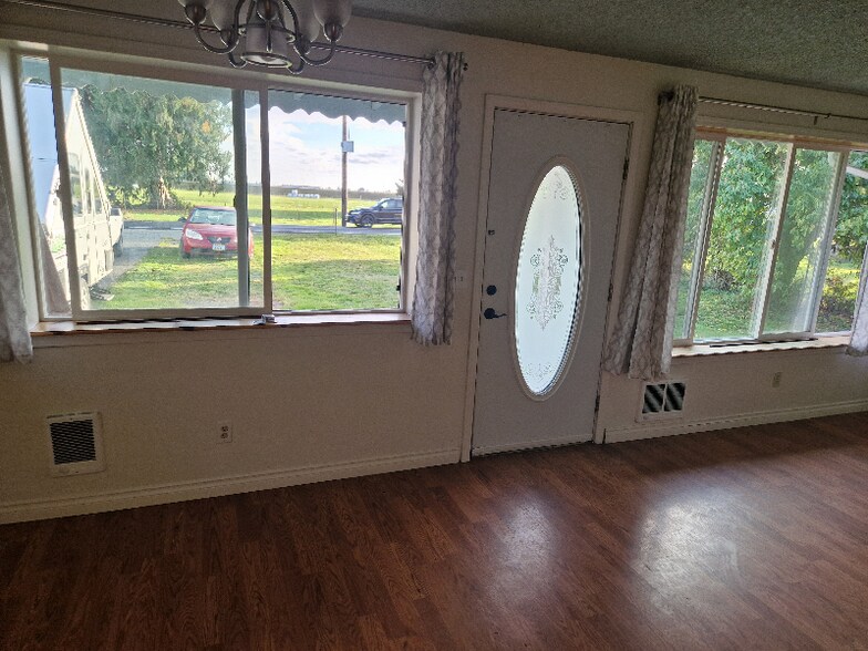 Building Photo - 17917 Bennett Rd