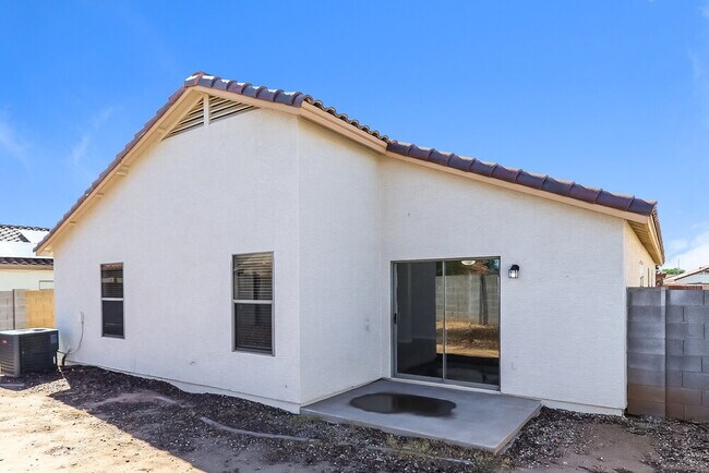 Building Photo - 15830 W Gelding Dr