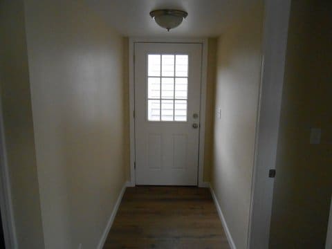 Building Photo - 2 Bedroom Cottage - close to the ocean!