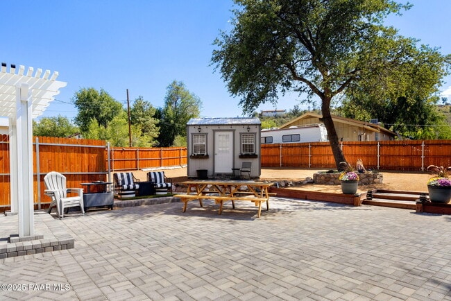 Building Photo - 807 Pulliam Dr