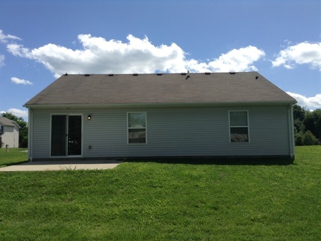 Building Photo - 2027 River Birch Dr