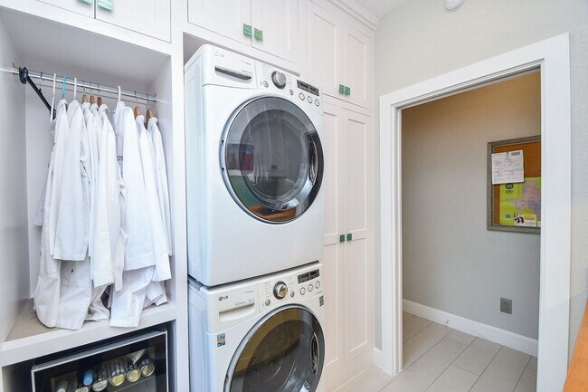 Building Photo - 7106 Habersham Ave