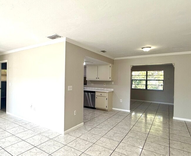 Building Photo - Single Family Home