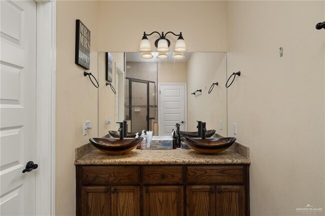 Building Photo - 12 Samaria St