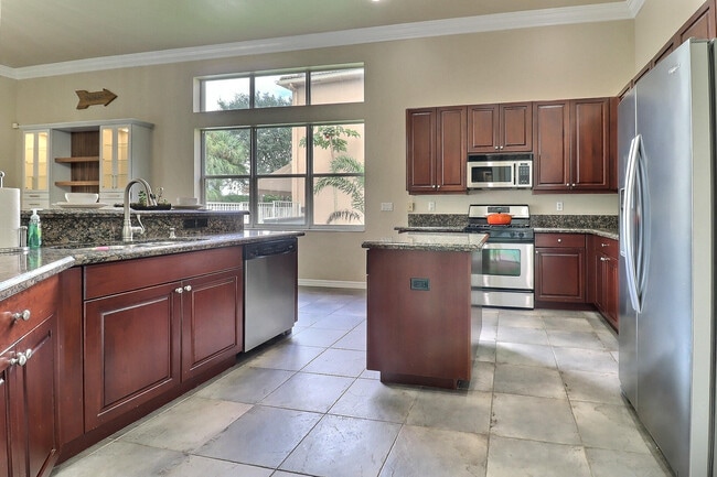Building Photo - 1289 Beacon Cir